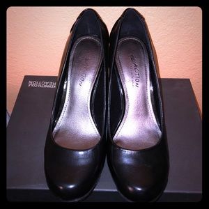 Kenneth Cole Reaction Black Leather Wedges